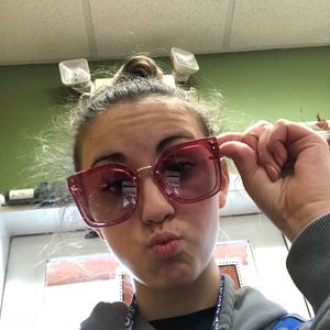 Meet your Posher, Kayla